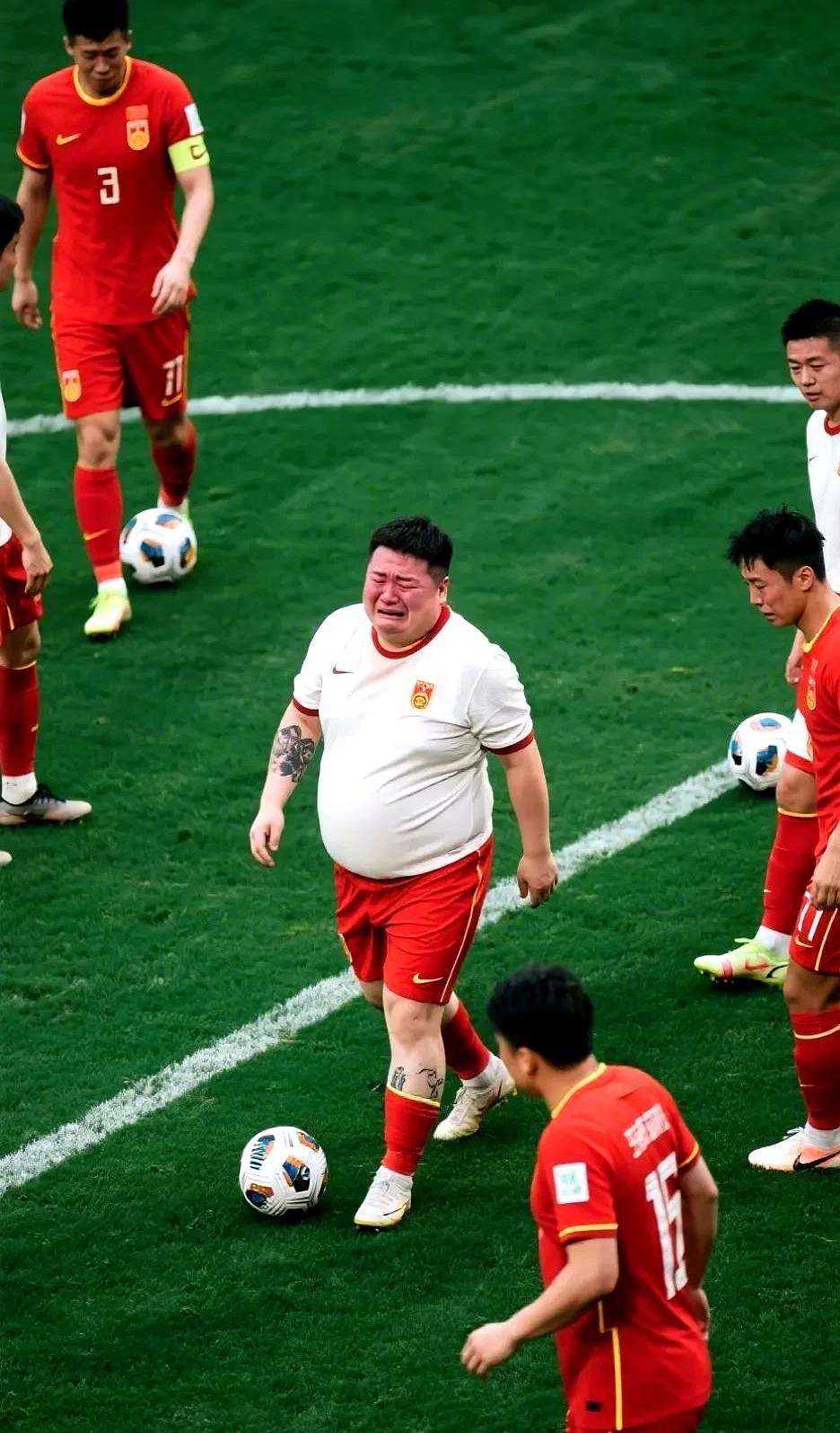 英雄联盟-包含赛地聚焦——足总杯冲刺阶段热度飙升，罗马战术微调，赛场秩序良好，细节决定成败的词条