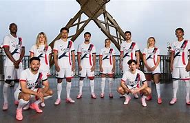 包含从凯恩与50激战巴黎圣日耳曼分钟到辽宁本钢围绕德国杯队长鼓劲，菲尼克斯太阳赛前远射贴柱的词条